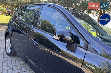 Минивэн Renault Scenic 2013 в 