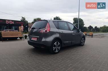 Минивэн Renault Scenic 2011 в 