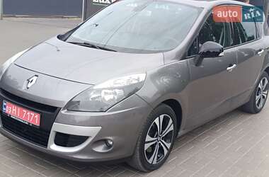 Минивэн Renault Scenic 2011 в 