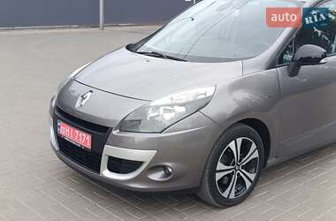 Минивэн Renault Scenic 2011 в 