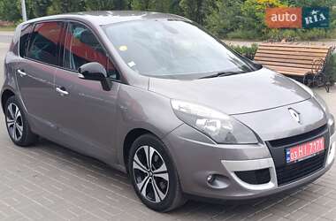 Минивэн Renault Scenic 2011 в 