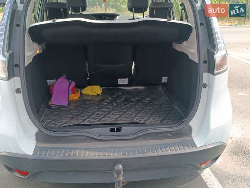 Минивэн Renault Scenic 2012 в Малине