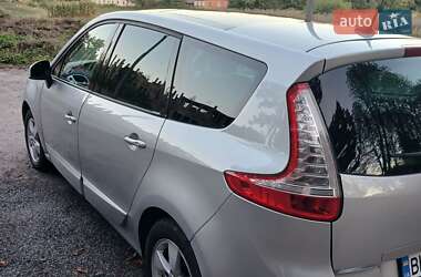 Минивэн Renault Scenic 2010 в 