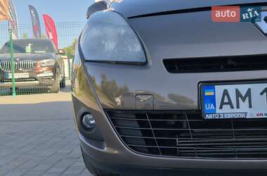 Минивэн Renault Scenic 2010 в 