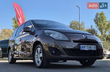 Минивэн Renault Scenic 2010 в 