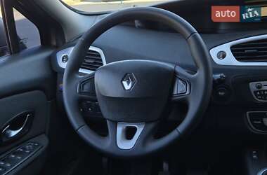 Минивэн Renault Scenic 2010 в 