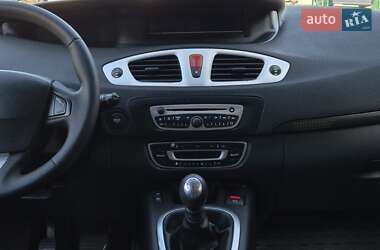Минивэн Renault Scenic 2010 в 