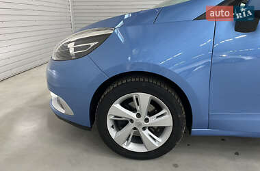 Минивэн Renault Scenic 2013 в 