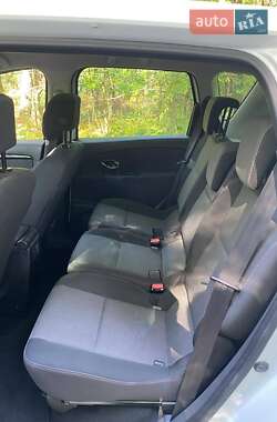 Минивэн Renault Scenic 2014 в 