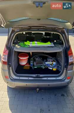 Минивэн Renault Scenic 2004 в 