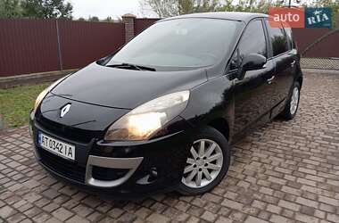 Минивэн Renault Scenic 2011 в 