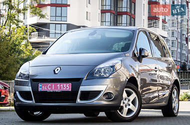 Минивэн Renault Scenic 2010 в 