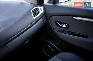 Минивэн Renault Scenic 2010 в 