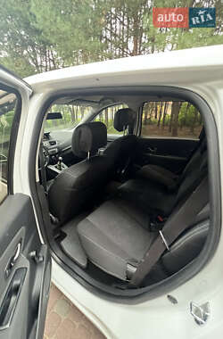 Минивэн Renault Scenic 2013 в 