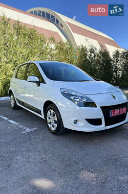 Минивэн Renault Scenic 2009 в 