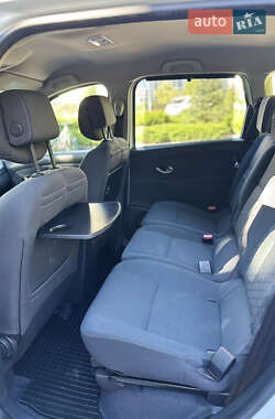 Минивэн Renault Scenic 2009 в 