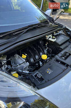 Минивэн Renault Scenic 2009 в 