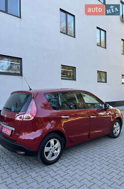 Минивэн Renault Scenic 2011 в 