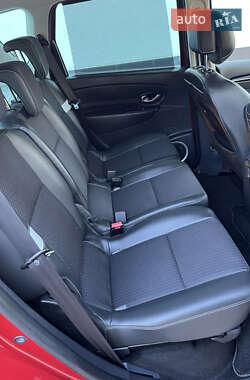 Минивэн Renault Scenic 2011 в 