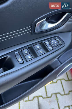 Минивэн Renault Scenic 2011 в 