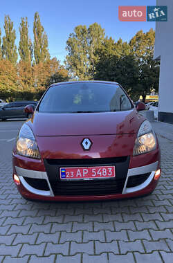 Минивэн Renault Scenic 2011 в 