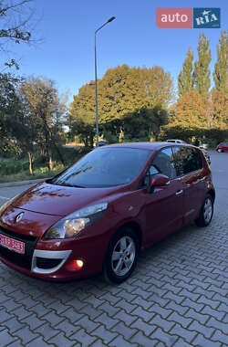 Минивэн Renault Scenic 2011 в 