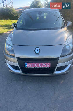 Минивэн Renault Scenic 2011 в 