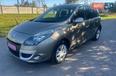 Минивэн Renault Scenic 2011 в 