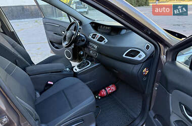 Минивэн Renault Scenic 2010 в 