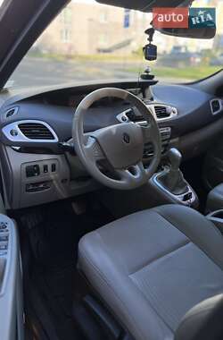 Минивэн Renault Scenic 2009 в 
