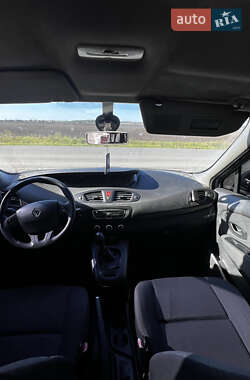 Минивэн Renault Scenic 2009 в 