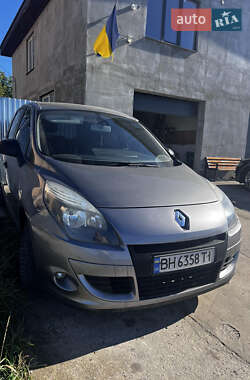 Минивэн Renault Scenic 2009 в 