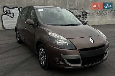 Минивэн Renault Scenic 2011 в 