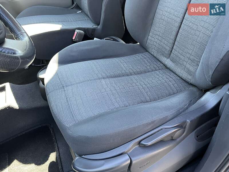 Минивэн Renault Scenic 2007 в Золочеве
