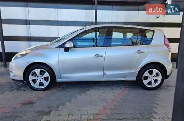 Минивэн Renault Scenic 2011 в 