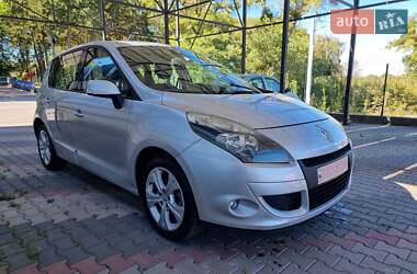Минивэн Renault Scenic 2011 в 
