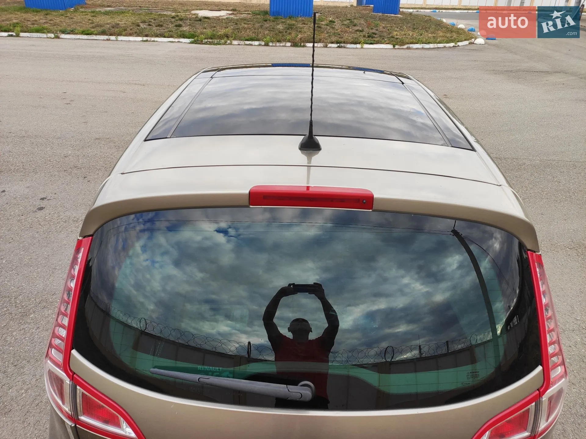 2010 Renault Scenic - мініатюра 12