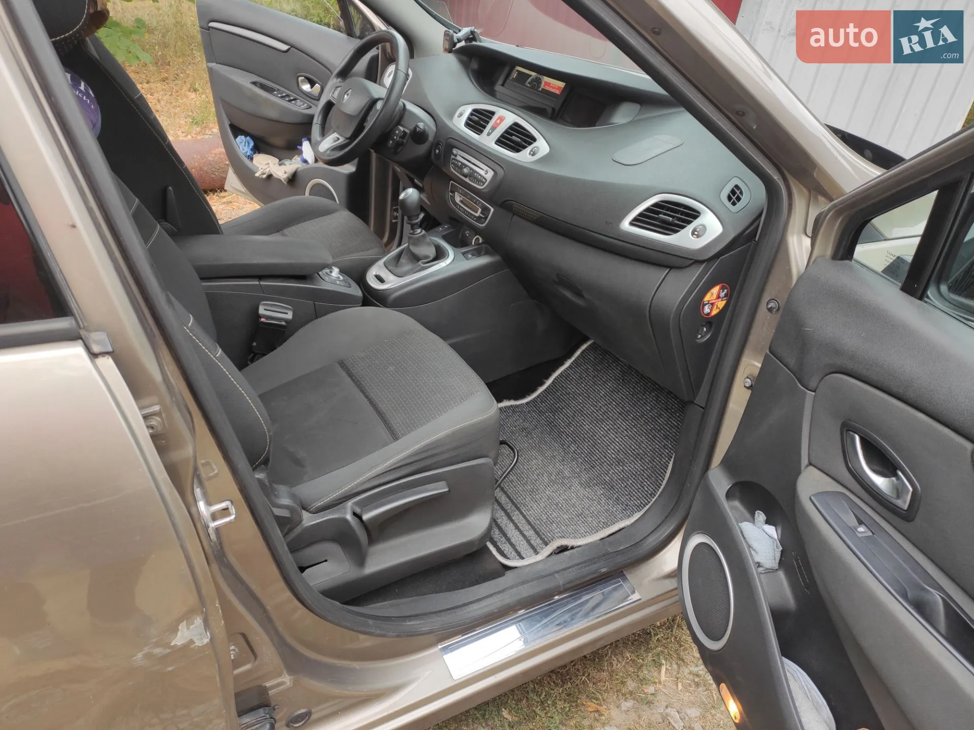2010 Renault Scenic - мініатюра 17