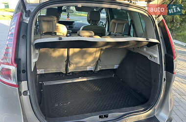 Минивэн Renault Scenic 2011 в 