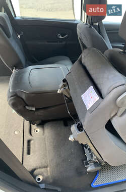 Минивэн Renault Scenic 2010 в 