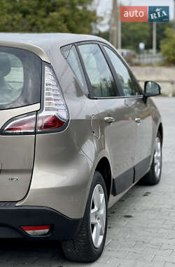 Минивэн Renault Scenic 2012 в 