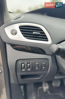 Минивэн Renault Scenic 2012 в 