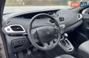 Минивэн Renault Scenic 2012 в 