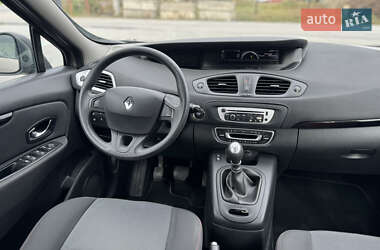 Минивэн Renault Scenic 2012 в 