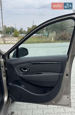 Минивэн Renault Scenic 2012 в 