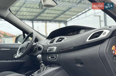 Минивэн Renault Scenic 2012 в 