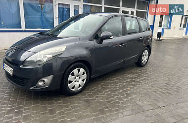 Минивэн Renault Scenic 2011 в 
