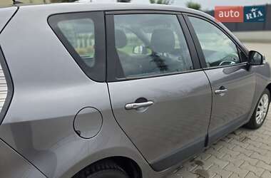 Минивэн Renault Scenic 2012 в 