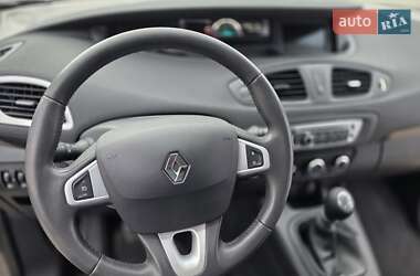 Минивэн Renault Scenic 2012 в 