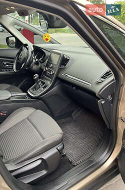 Минивэн Renault Scenic 2017 в 